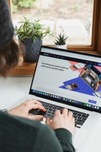 Person opening a Shopify account