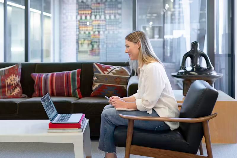 An RJM consultant works with a client to discuss sales tax on dropshipping